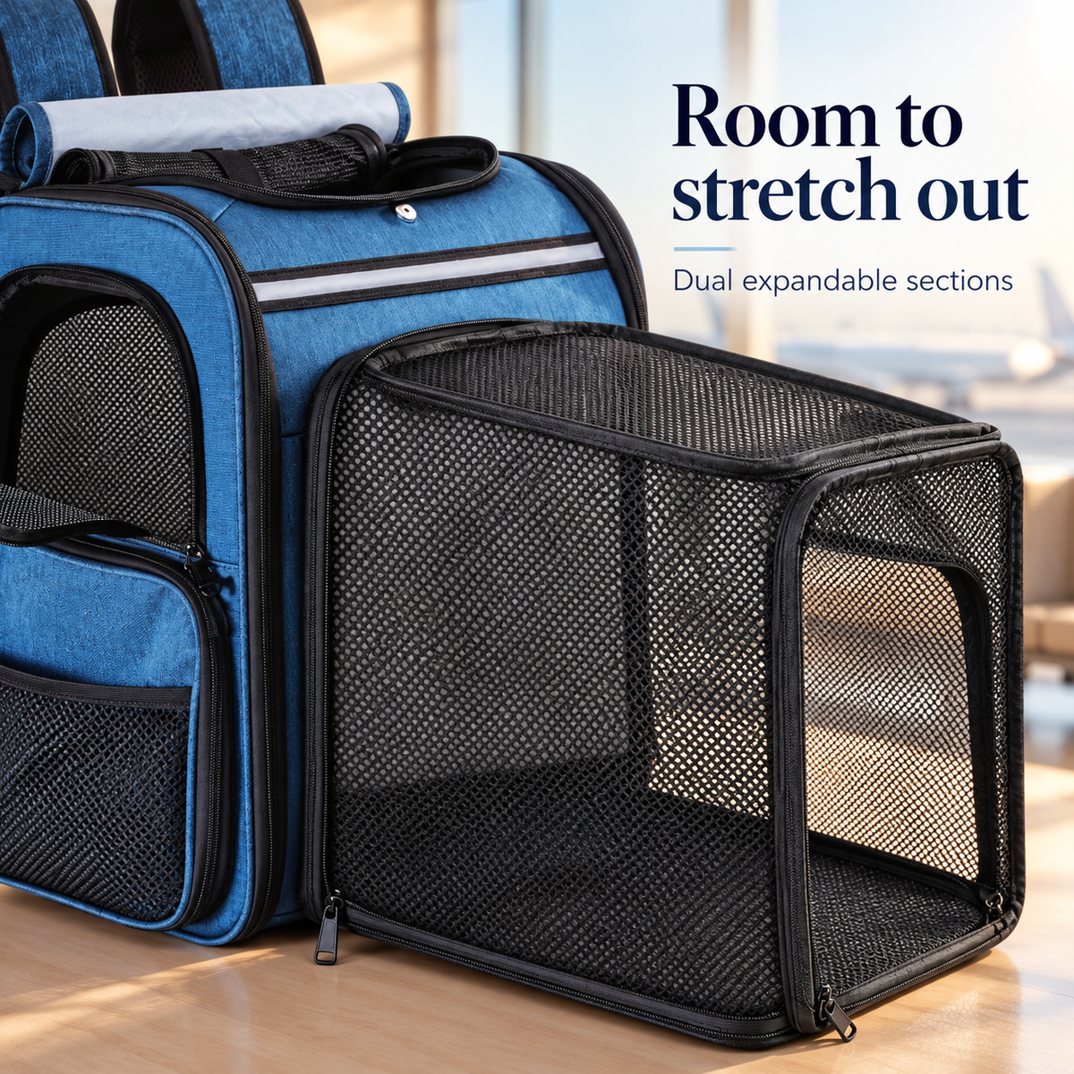 Detail of the mesh expansion on the Groxkox blue pet backpack